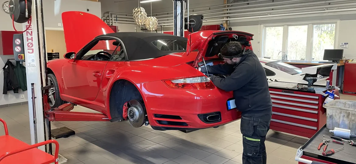 Röd 997 Porsche cab